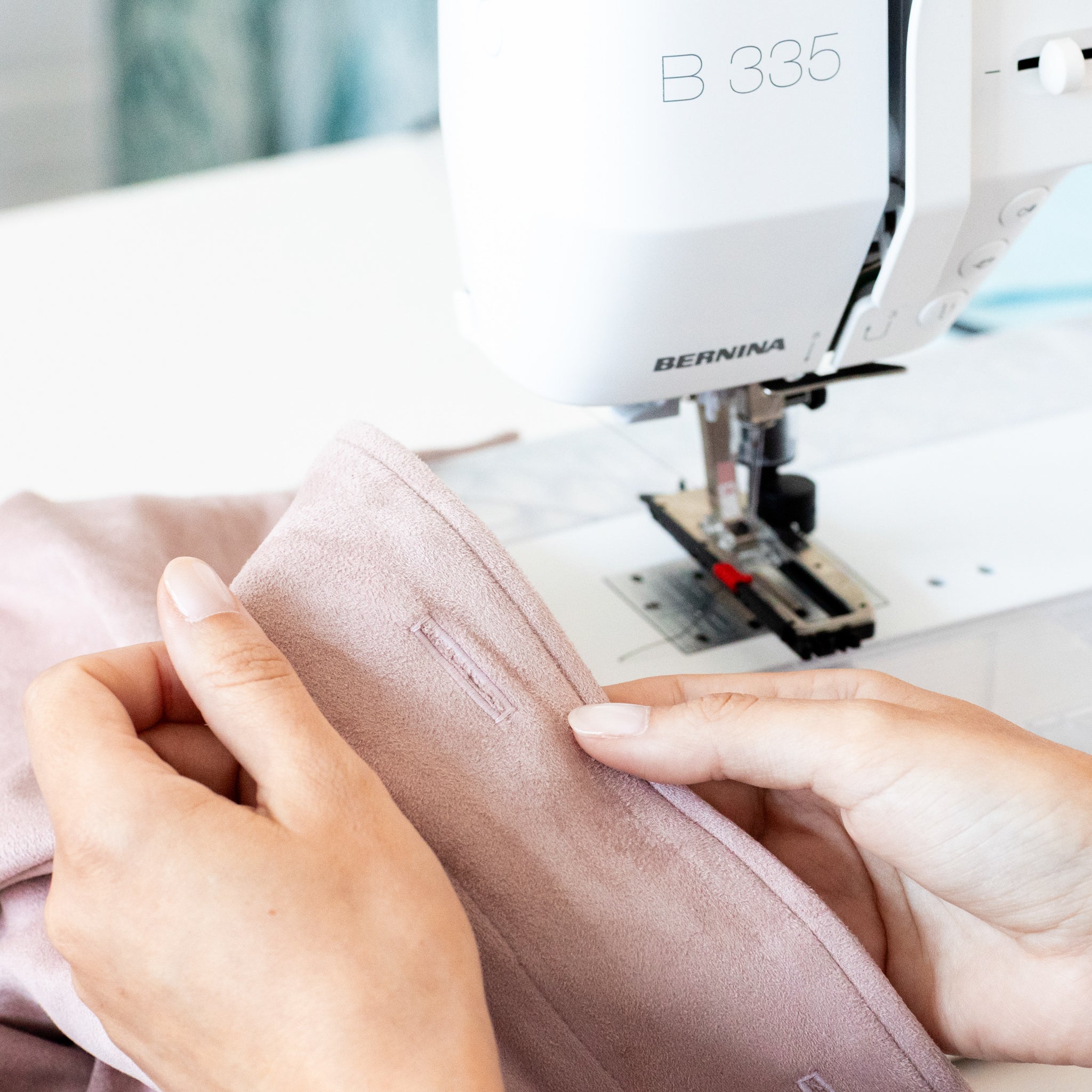 BERNINA 335 Sewing Machine (Gen 2)