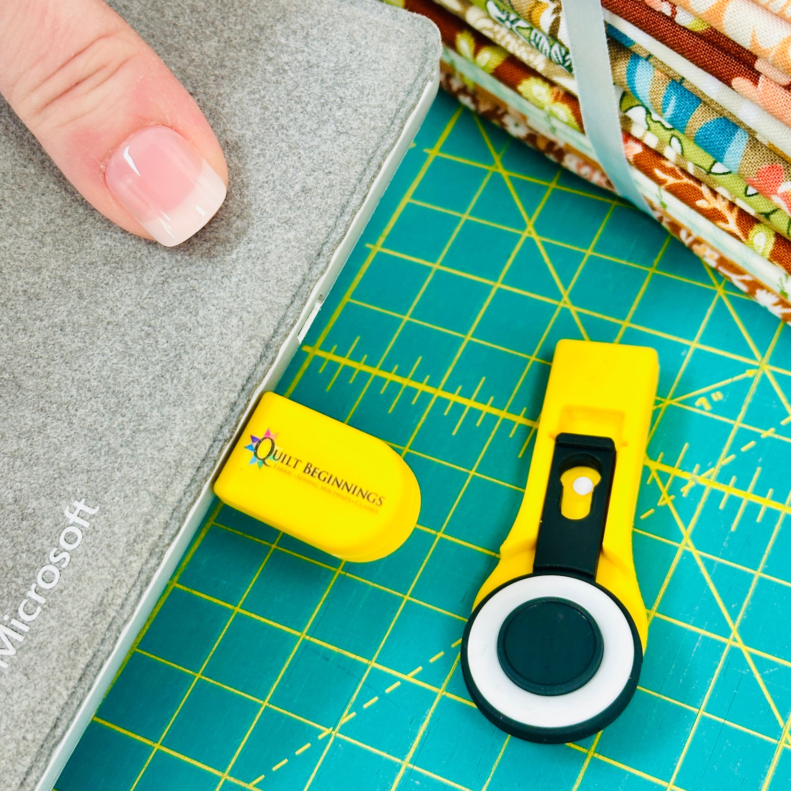 Rotary Cutter USB Drive – Quilt Beginnings Exclusive